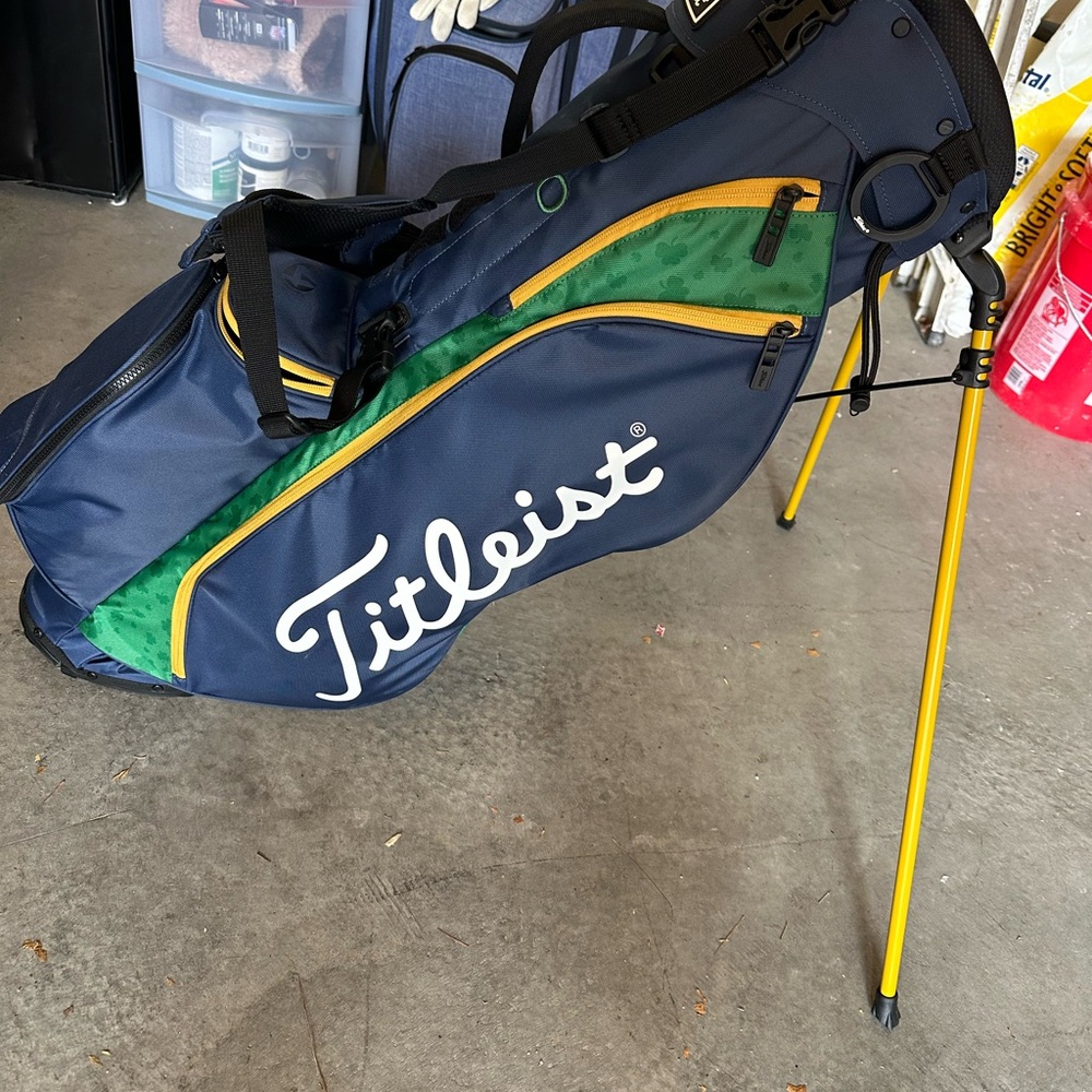 Titleist shamrock golf bag.